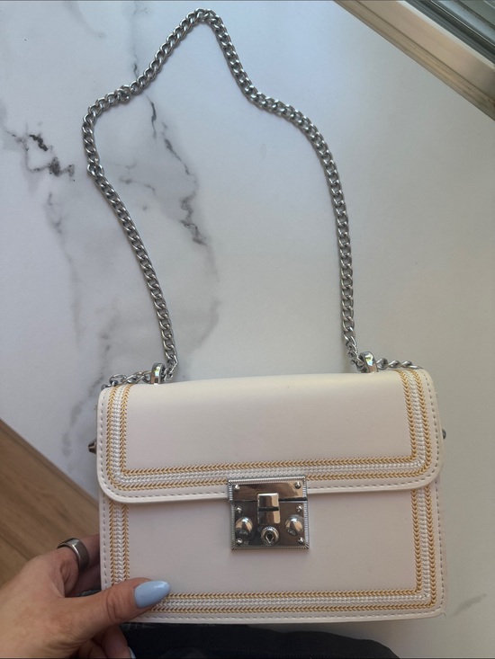 Handbags - Silver Chain-Shoulder Crossbody Bag with Silver Hardware